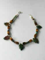 Gereihte Kette aus Halbedelsteinen und Silber