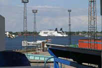 Das Fhrschiff von Scandlines verlsst den Hafen